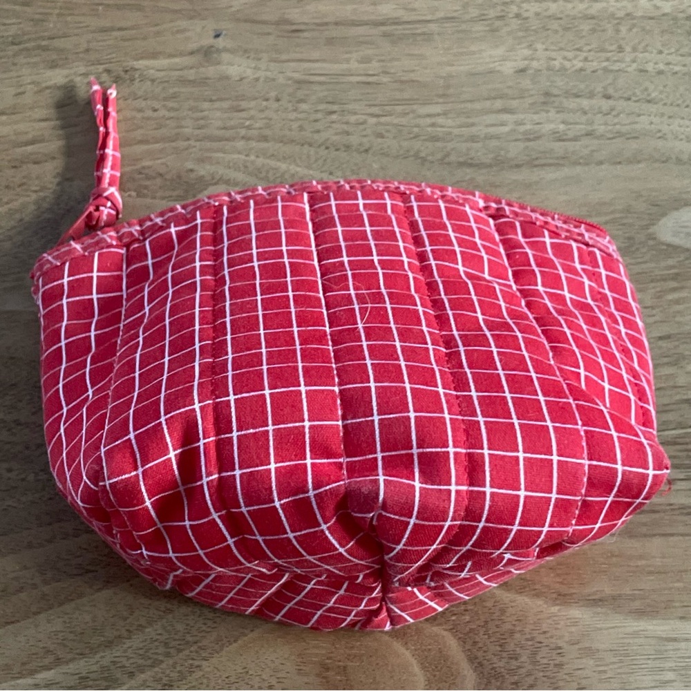 Like new cosmetics/toiletry bag - Picture 2 of 8